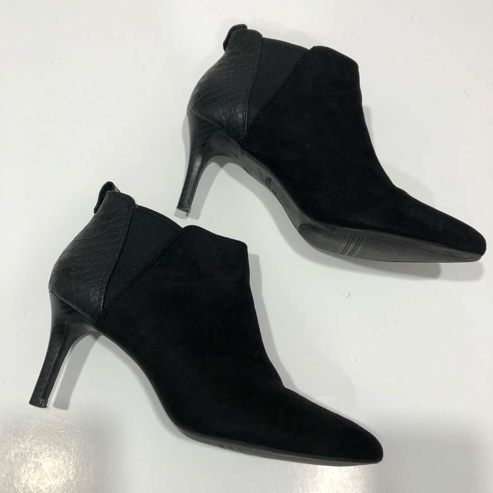 Simply Vera Black Chelsea Booties - Picture 3 of 10